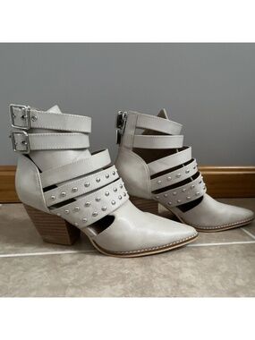 Fashion studded pointed toe Beast ankle boots 6.5